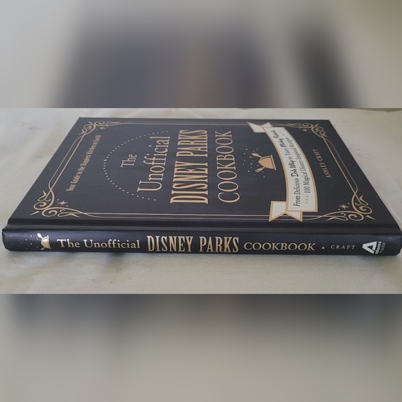 The Unofficial Disney Parks Cookbook - Picture 3 of 10